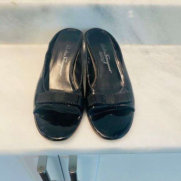 Salvatore Ferragamo Patent Leather Open Toe Kitten Heel Mule Sandal Black Sz 8.5 - Picture 3 of 8